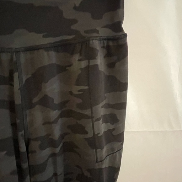 Athleta camouflage joggers, EUC - size medium - Picture 4 of 5